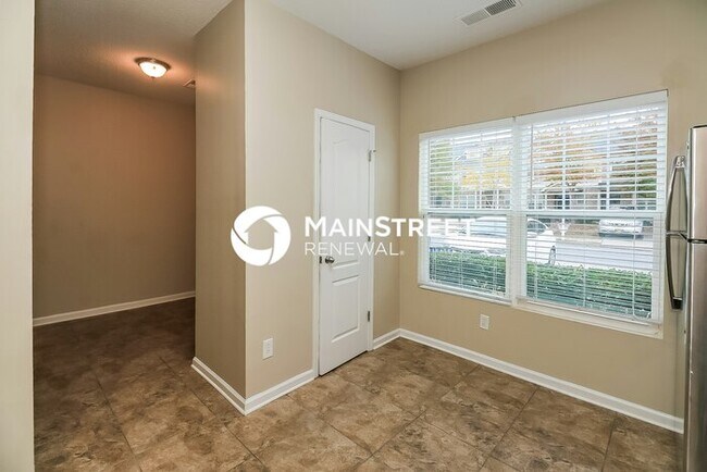 Building Photo - 2 Bedroom Pet-Friendly Home in Atlanta, GA with Main Street Renewal