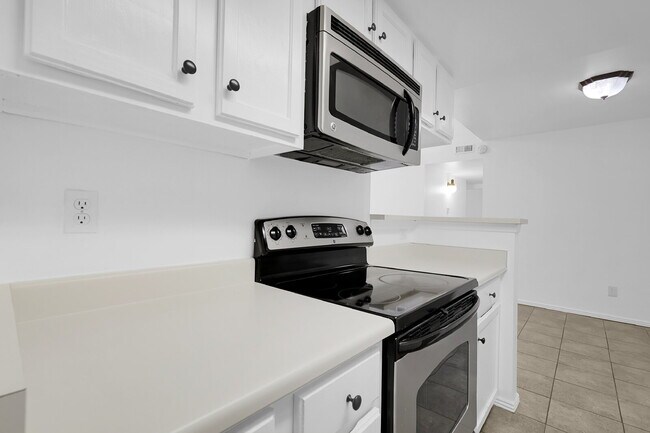 Building Photo - $1,795 - 2 Bed, 2 Bath Condo in Denver wit...