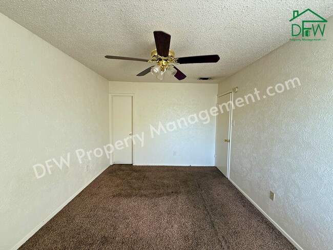 Building Photo - 1021 Pleasant Valley Ln