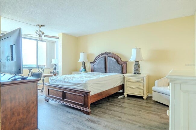 Building Photo - 2620 Cove Cay Dr