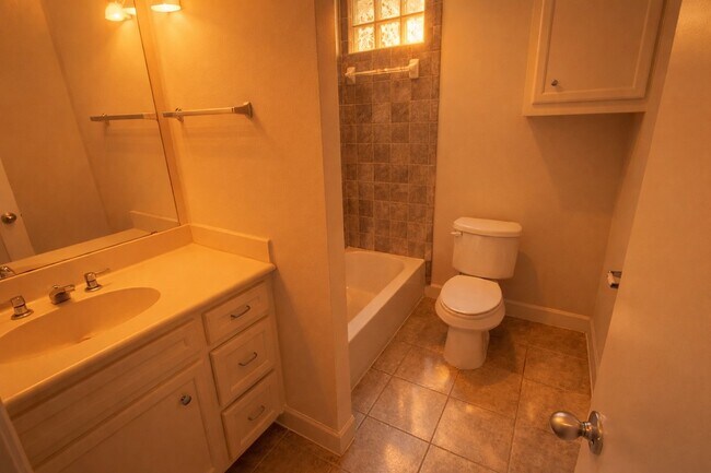 Building Photo - 2710 Hullsmith Dr