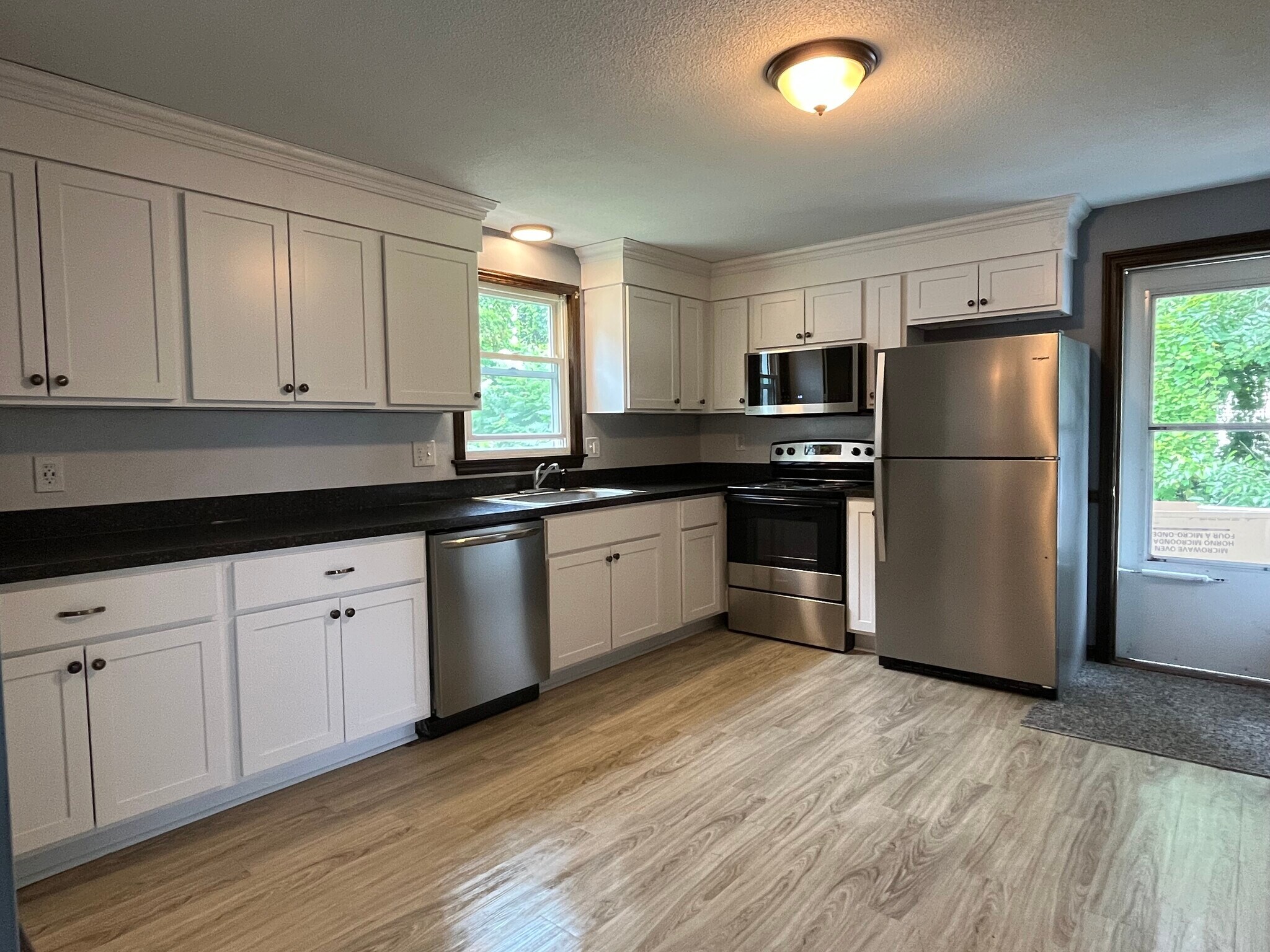 Building Photo - 485 Corey St