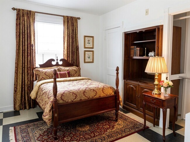 Building Photo - 2520 Hopkins St