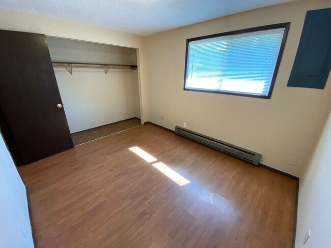 Building Photo - 111 W 12th Ave