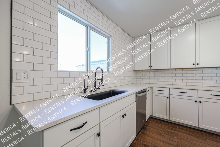 Building Photo - 12620 W Glenn Dr