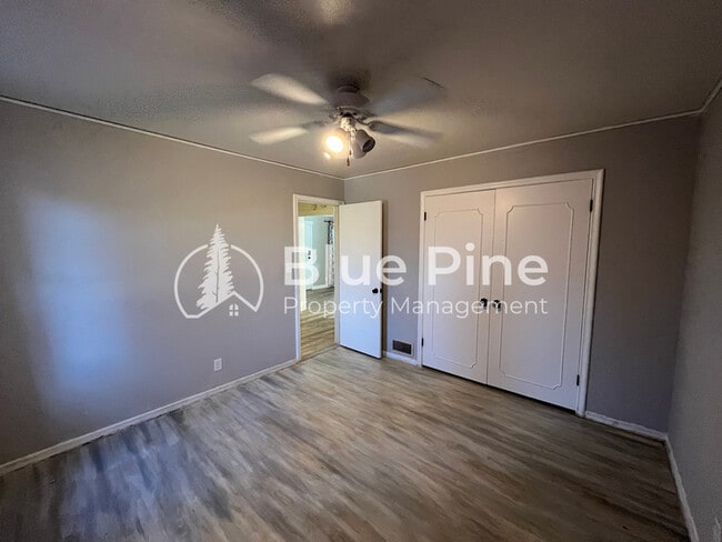 Building Photo - 175 W 17th St