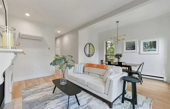 Building Photo - Elegant & Spacious Unit for Rent