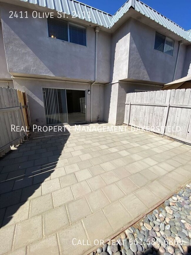 Building Photo - 2411 Olive St