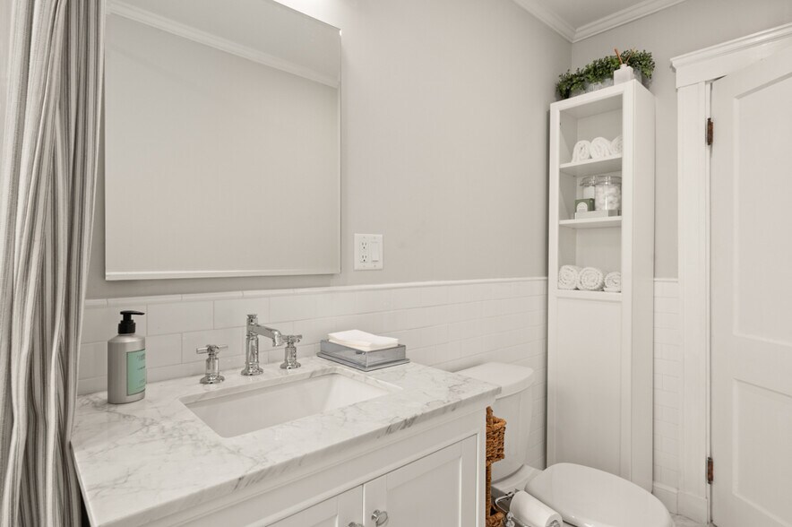 Building Photo - 37 Everett St