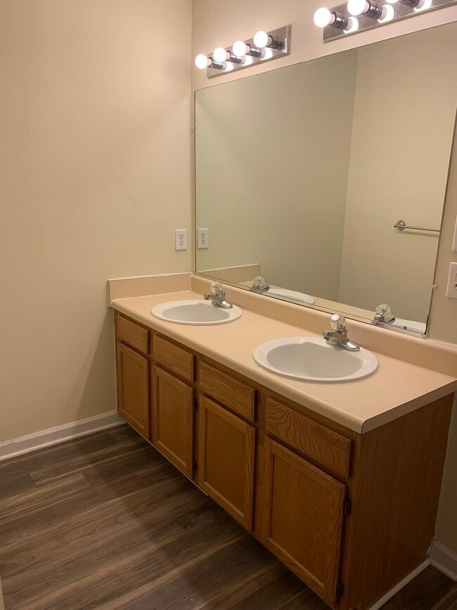 Building Photo - PET FRIENDLY-3 BEDROOM WITH DOWNSTAIRS PRIMARY SUITE- 717 St.Catherines~3 brm 2.5 bath~wood burni...