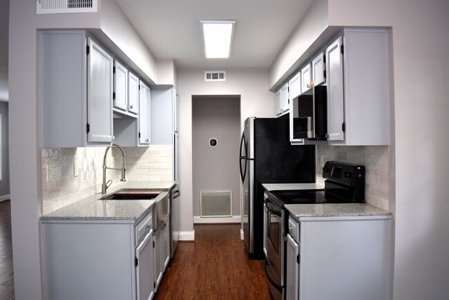 Building Photo - 606 Glenleaf Dr