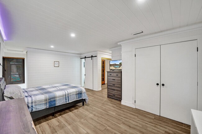 Building Photo - 5612 Harding St