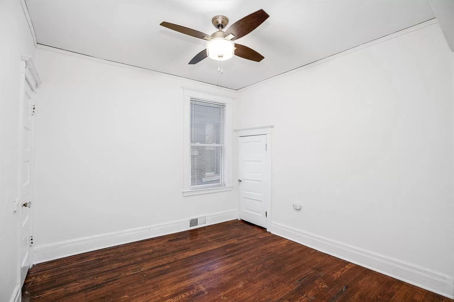 Building Photo - 218 E 50th St