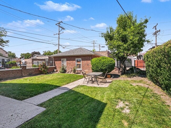 Building Photo - 1542 S 60th Ct