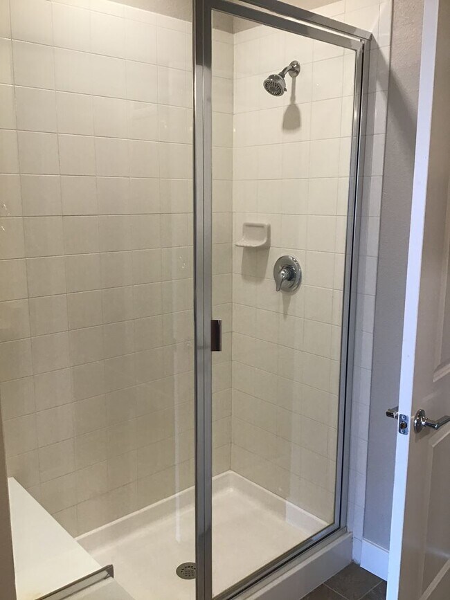 Building Photo - Wonderful 2bed 2 bath condo for rent at LI...