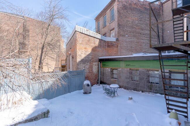 Building Photo - 3 Ten Broeck St