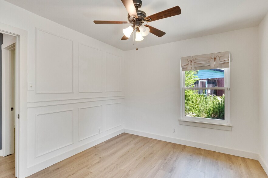 Bedroom #2 features Judge's Panel on a deco wall - 2102 Bristol Dr