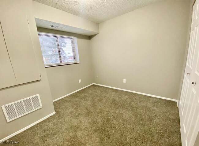 Building Photo - 2595 Terrace Ave