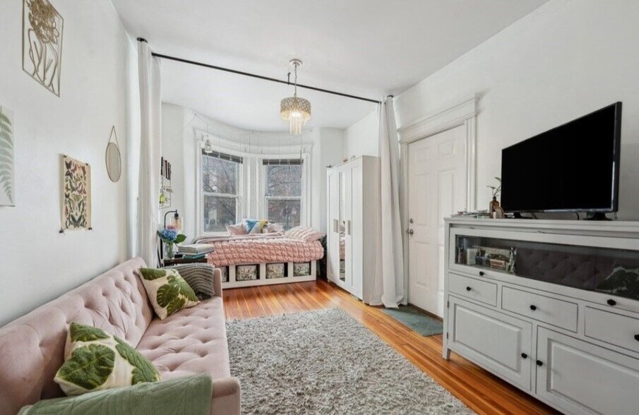 Building Photo - 221 Shurtleff St