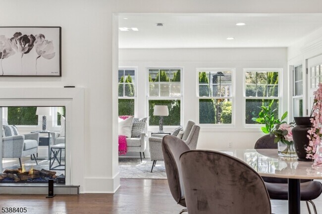 Building Photo - 648 E Broad St