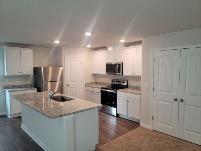 Building Photo - Newer Construction Home in Creedmore Hills!