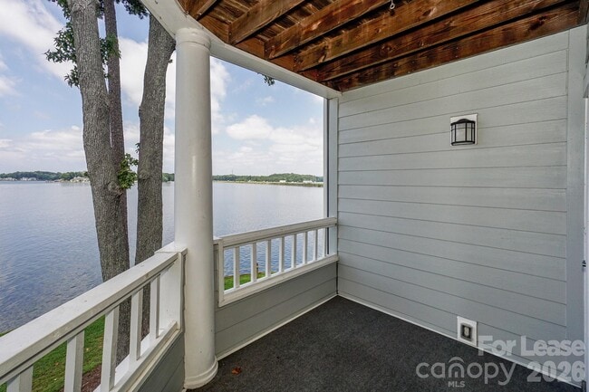 Building Photo - 368 Northwest Dr