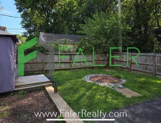 Building Photo - Show-stopping rental available!