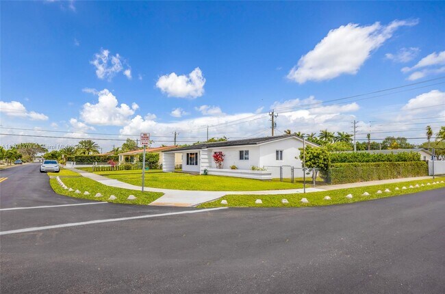 Building Photo - 8801 SW 17th St