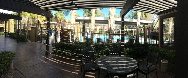 Building Photo - 950 Seven Hills Dr