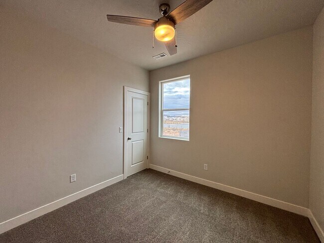 Building Photo - SAND HOLLOW TOWNHOME FOR RENT!