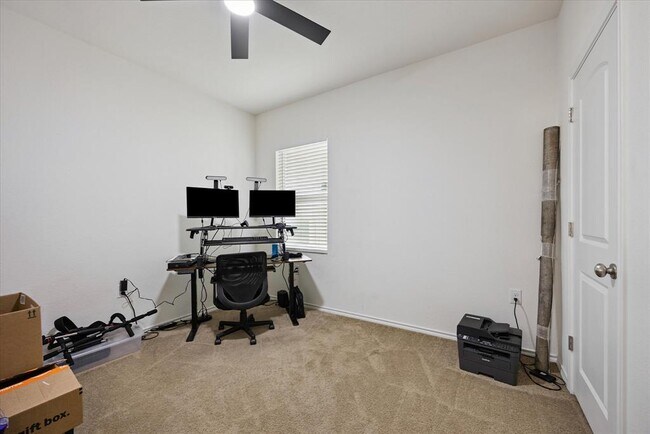 Building Photo - 6401 Graymont Dr