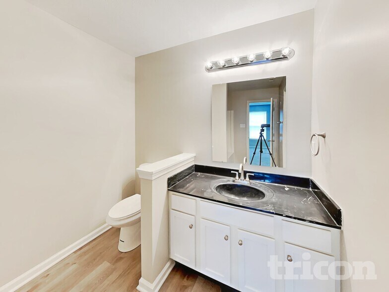 Building Photo - 5353 Shamus Dr