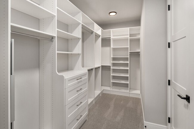 Building Photo - Luxury Haven