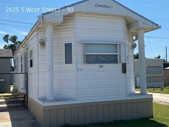 Building Photo - 2625 S West St