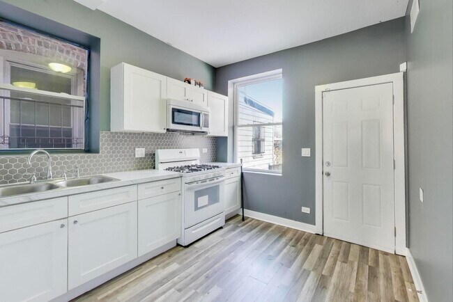 Building Photo - 6624 S Rhodes Ave