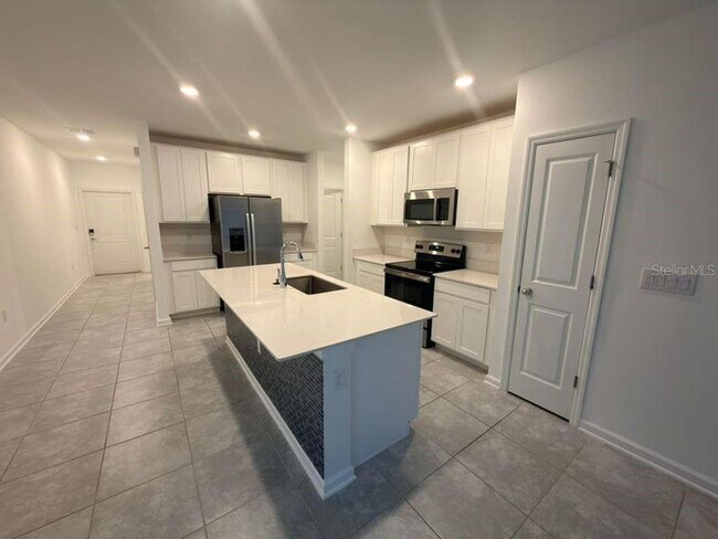 Building Photo - 207 Aqua Ave