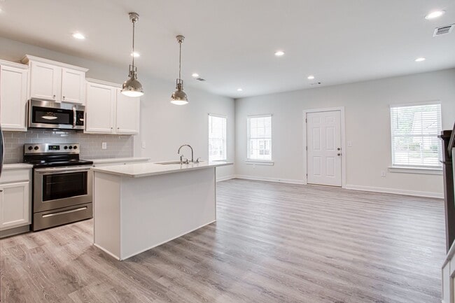 Building Photo - 715 W Vincent Dr