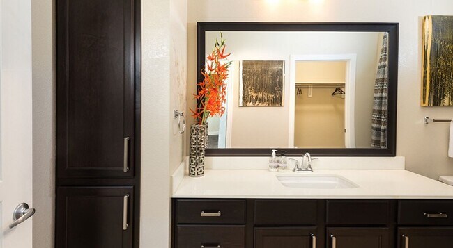 Building Photo - 3 Waterway Square Pl