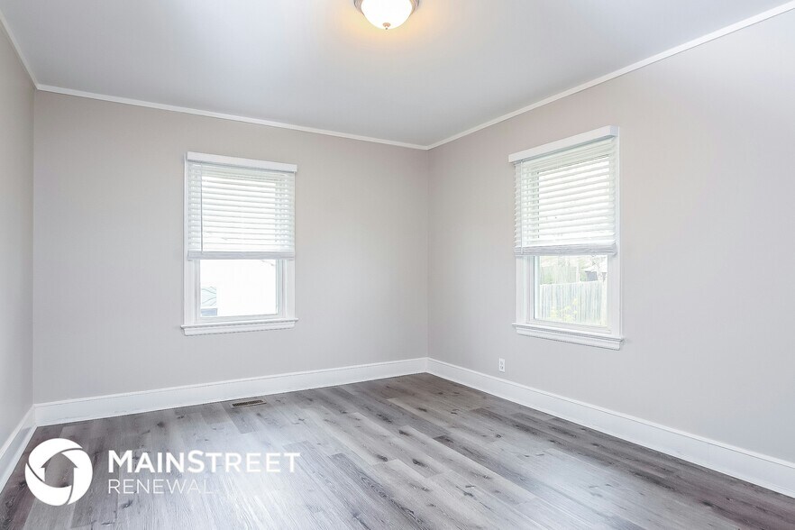 Building Photo - 515 Forrest St