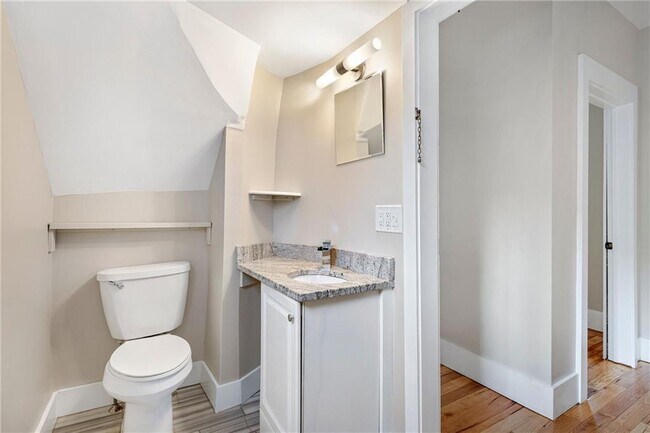 Building Photo - 427 Spring St