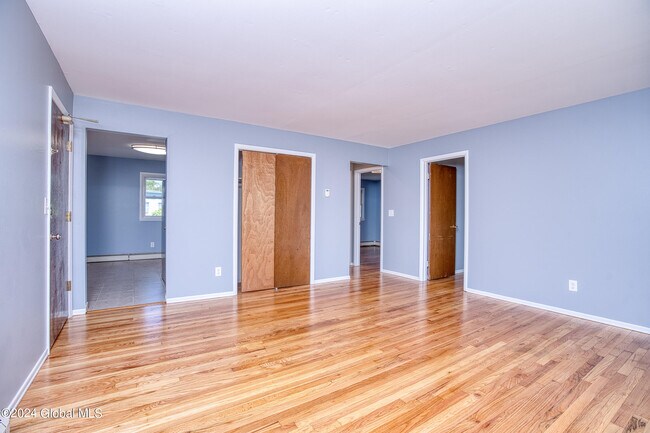 Building Photo - 35 McAlpin St