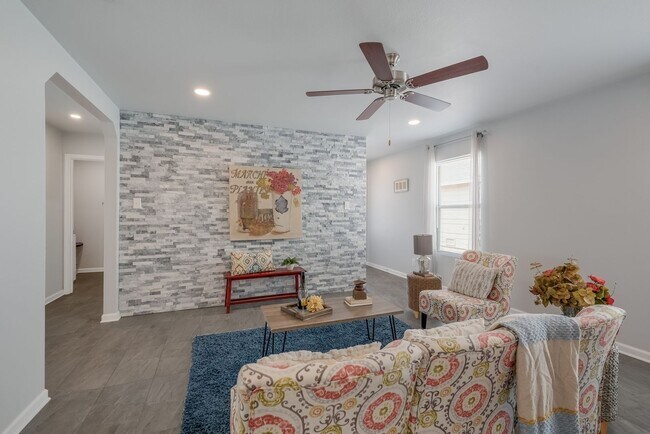 Building Photo - Charming Orchard Acres Home