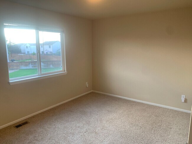 Building Photo - Gorgeous 7 Bed/3.5 Bath Home for Rent in C...