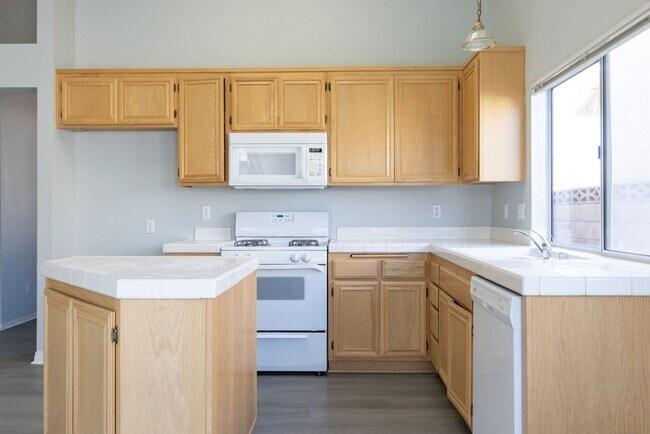 Building Photo - West Lancaster4 bedroom + bonus room