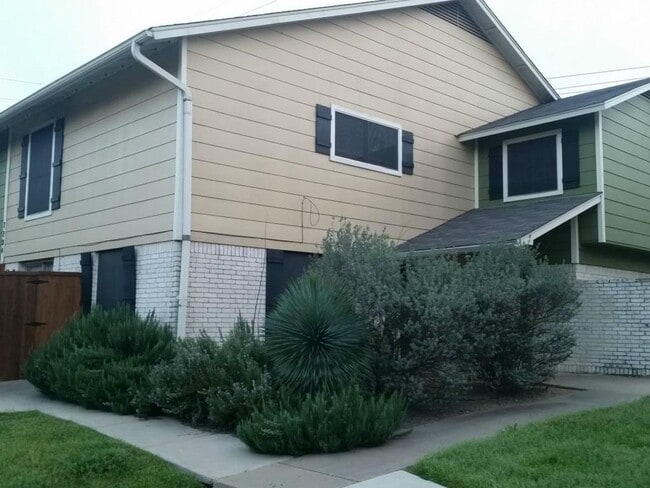 Building Photo - 7204 Creekside Dr