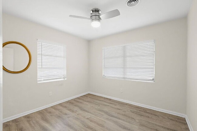 Building Photo - FULLY FENCED Home For Rent in Clearwater!