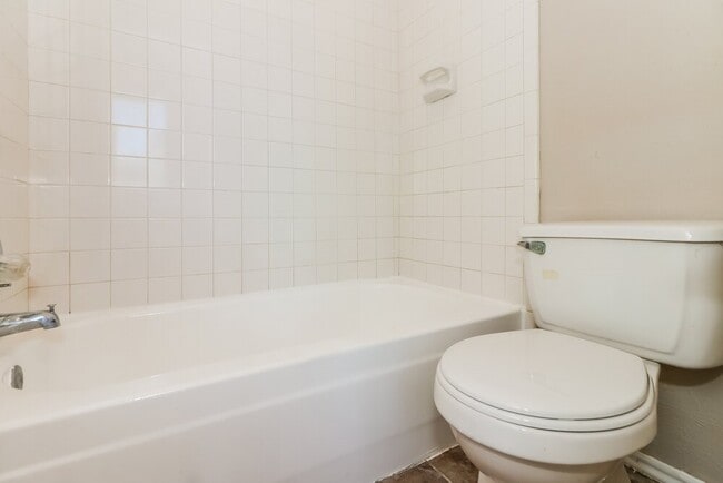Building Photo - 15306 Evergreen Pl Dr