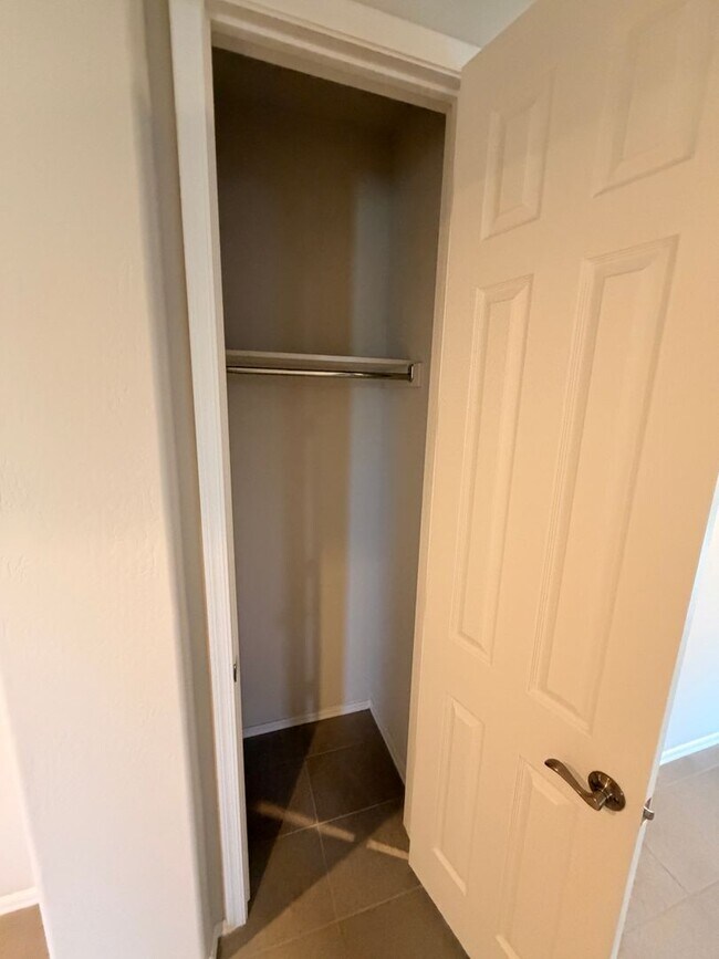 Building Photo - 2 Bed 2 Bath + Den Long-Term Rental in Anthem at Merrill Ranch!
