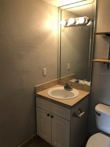 Building Photo - 448 Banyon Tree Cir