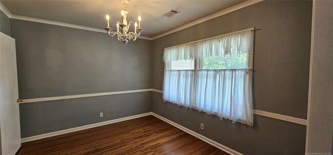 Building Photo - 3-bedroom, 1 bathroom, 1 car attached gara...
